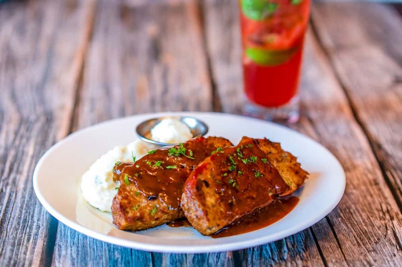 Claim Jumper — Meatloaf & Mashed Potatoes