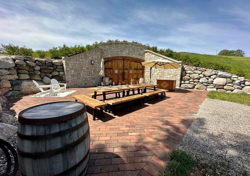 Mari Vineyards