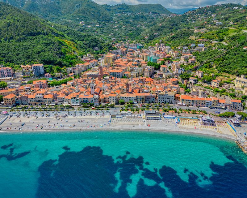 Noli, Liguria — medieval maritime republic on the sand