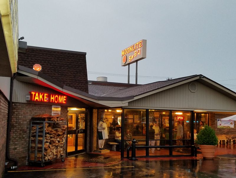 Moonlite Bar-B-Que Inn - Owensboro