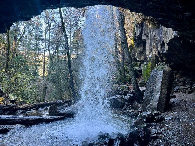 Hedge Creek Falls