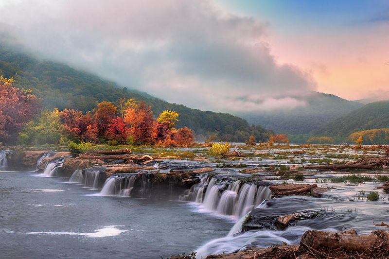 Stroll the boardwalks at Sandstone Falls (the park's largest waterfall)