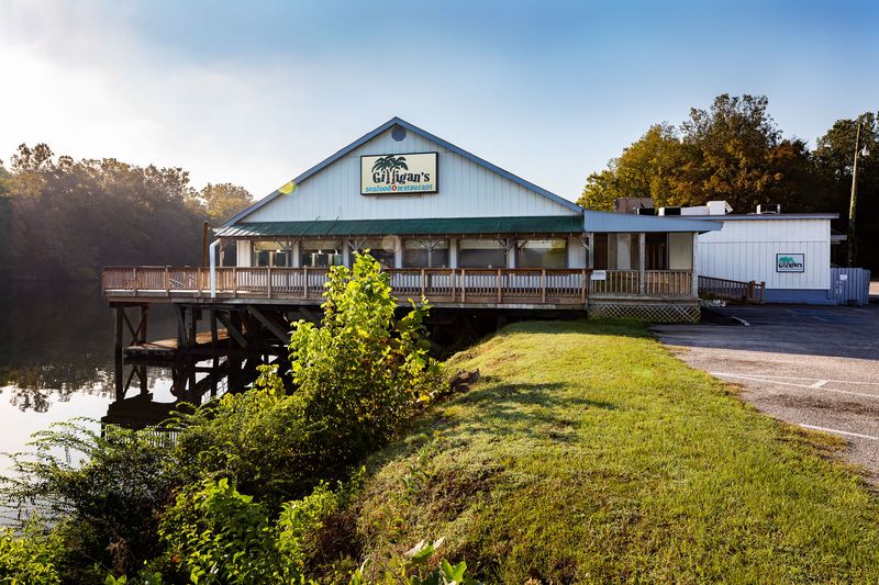 Gilligan's Seafood Restaurant (Charleston area & Beaufort)
