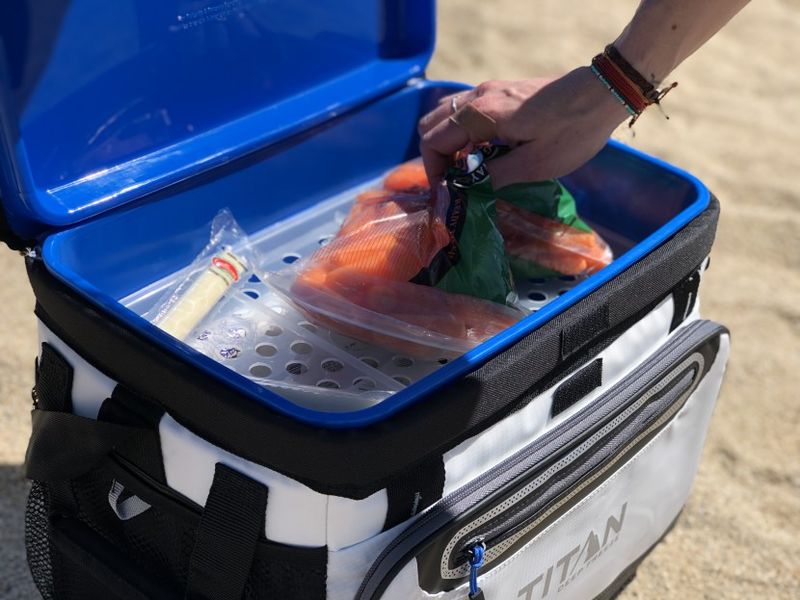 Arctic Zone Titan Deep Freeze Zipperless Cooler (30 Can)