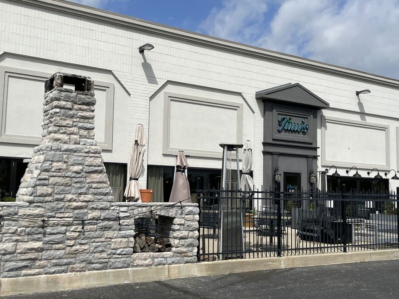 Finn's — semi-fine dining & a popular brunch