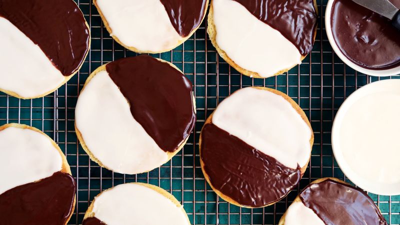 Black-and-White Cookie (Not a Half-Moon)