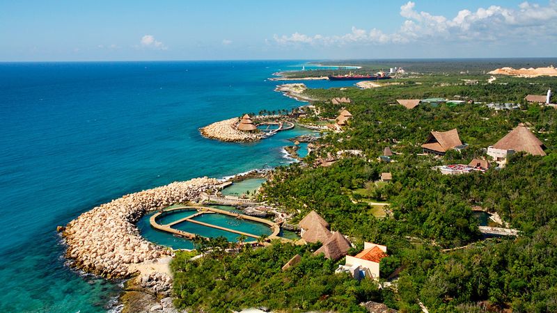 Xcaret Park (crowd-managed & safety-forward)