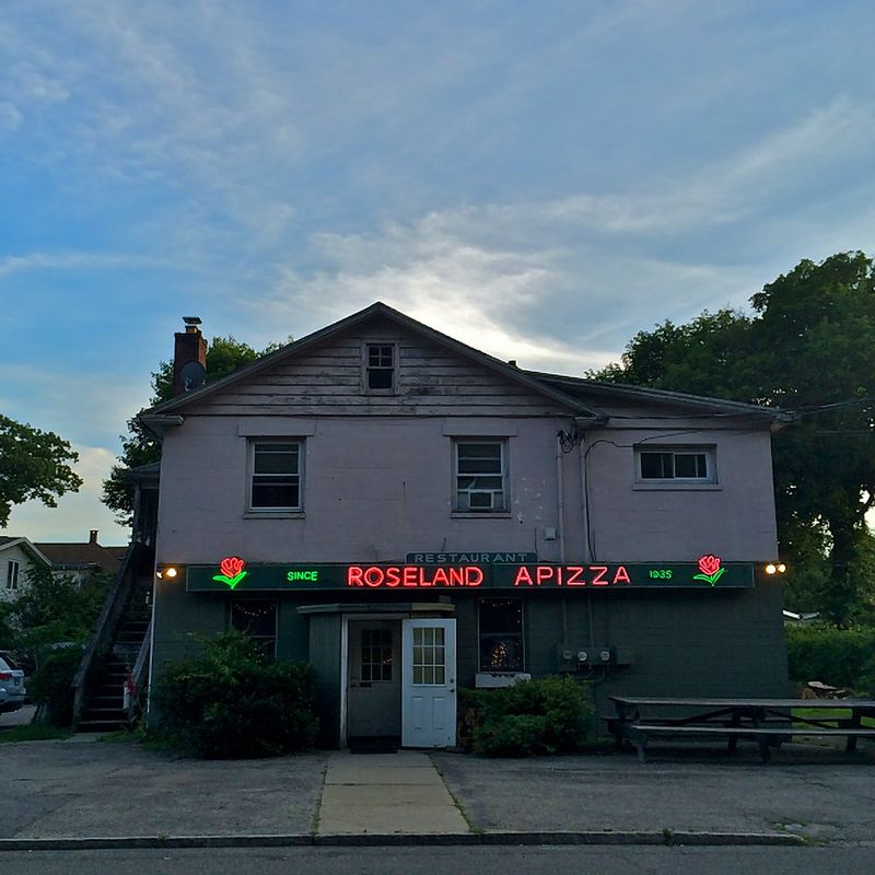 Roseland Apizza (Derby)