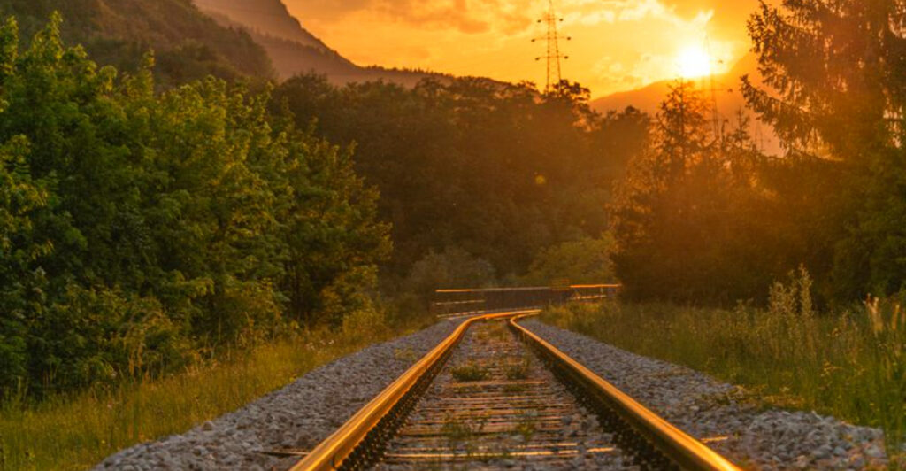 Experience October by Rail:  Stunning U.S. Fall Foliage Train Trips