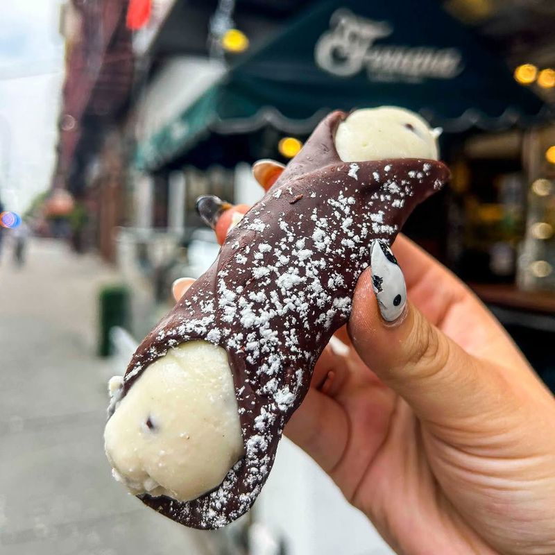 Cannoli — Ferrara Bakery (Little Italy)
