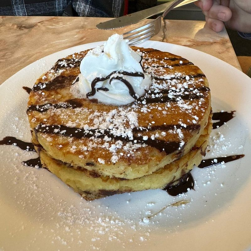 Lil' Black Bear Café – Pigeon Forge