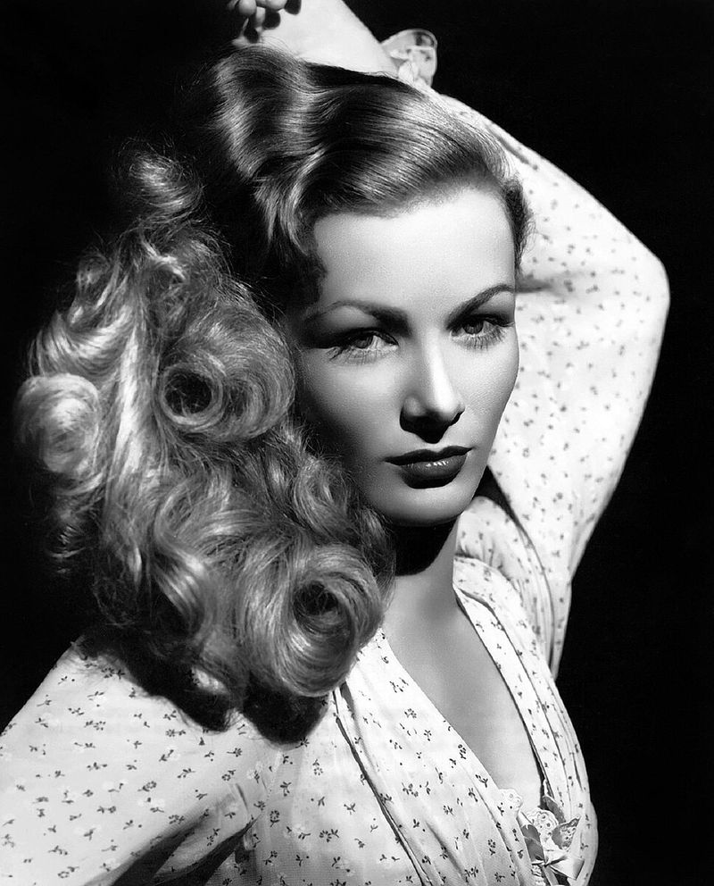 Veronica Lake — The peek-a-boo bang and cool, silvery mystique of a 1940s film-noir dream in Sullivan's Travels.