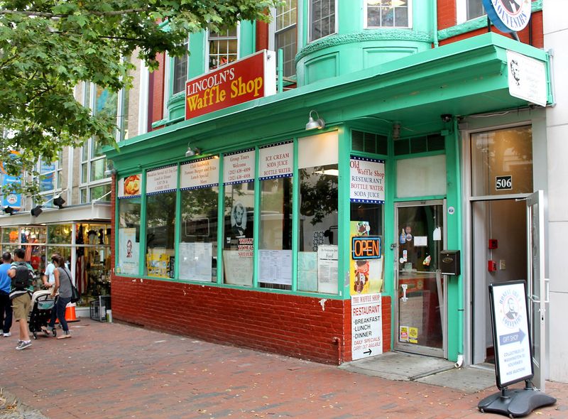 Lincoln's Waffle Shop - Downtown Breakfast Haven