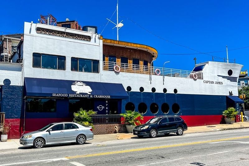 Captain James Landing (Crab House & Restaurant) — Baltimore (Canton waterfront)