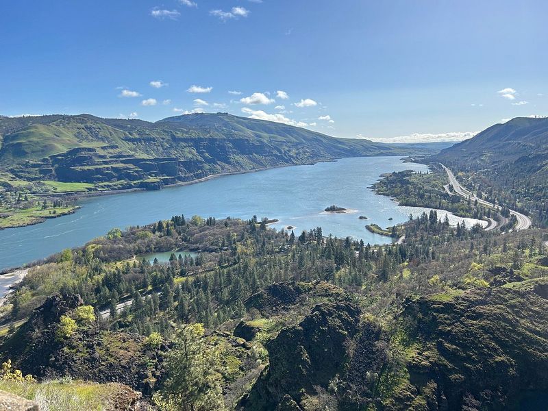 Panoramic Viewpoints: Rowena Crest & Eighteenmile Island
