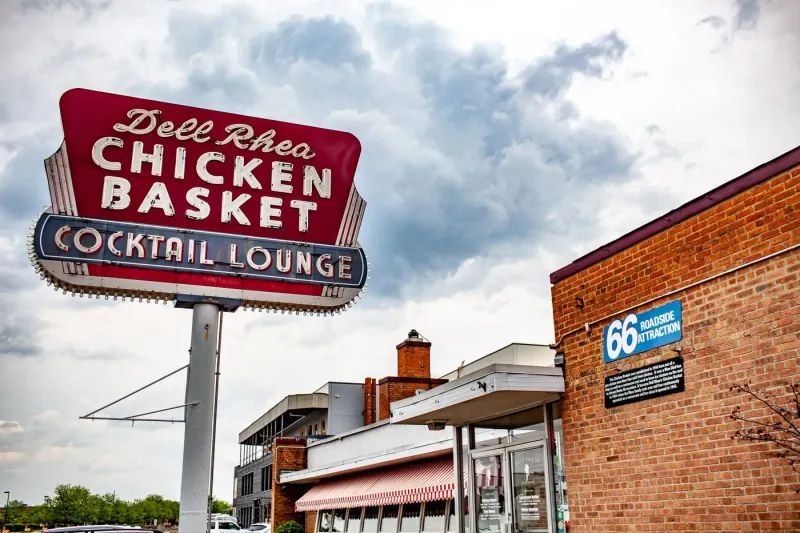 Dell Rhea’s Chicken Basket (Willowbrook)