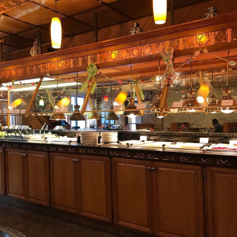 Illinois: Red Apple Buffet (Chicago)