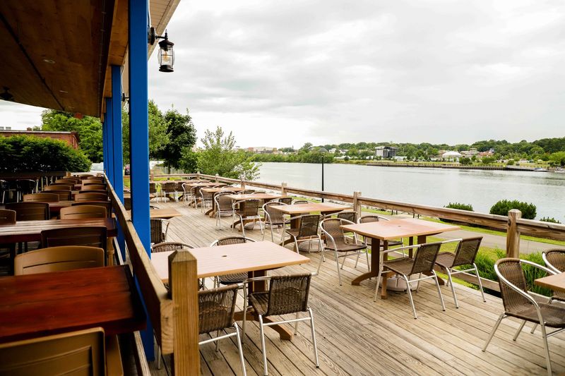 High Tide Restaurant & Bar – Brewer