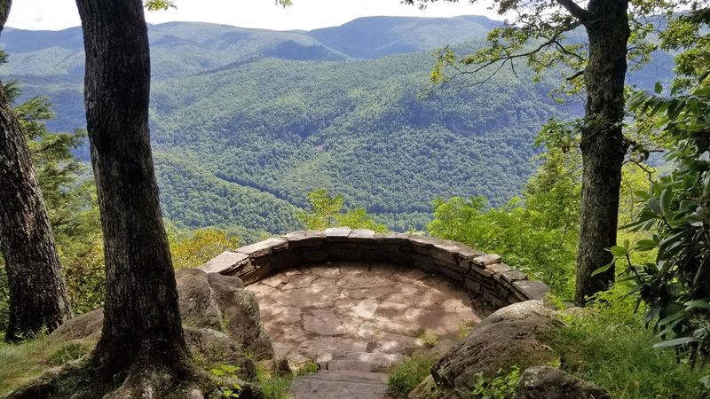 Chestoa View Overlook (MP 320.7/320.8, NC)