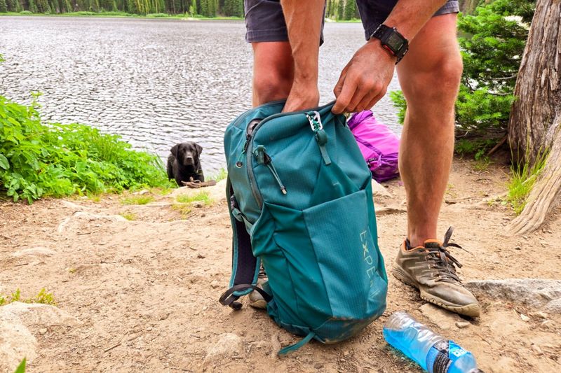 Daypack that carries across seasons (20–30L)