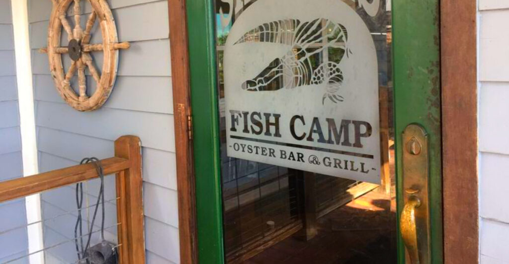 Locals Say This Georgia Beach Spot Has Crab Cakes That Beat Maryland’s – And They Might Be Right