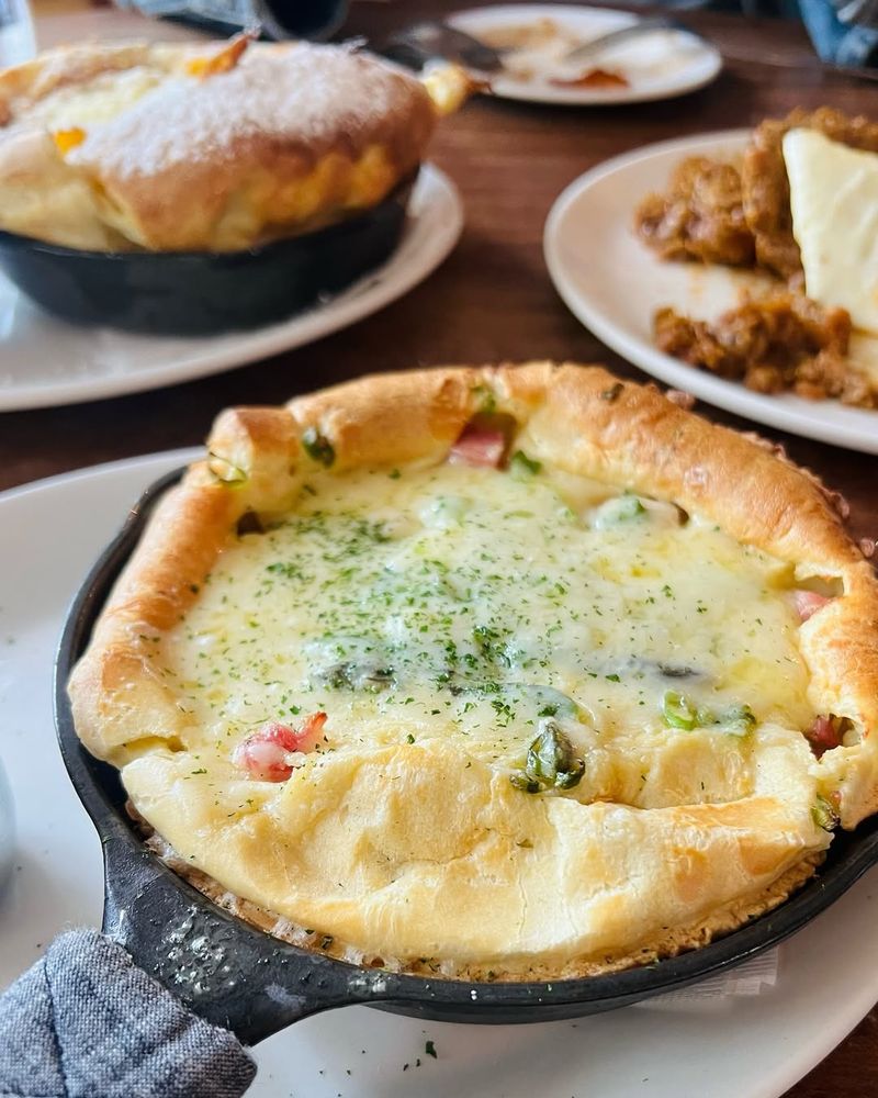 Tilikum Place Café: Dutch Baby Paradise