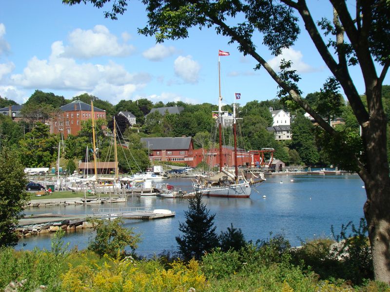 A Classic New England Harbor Town