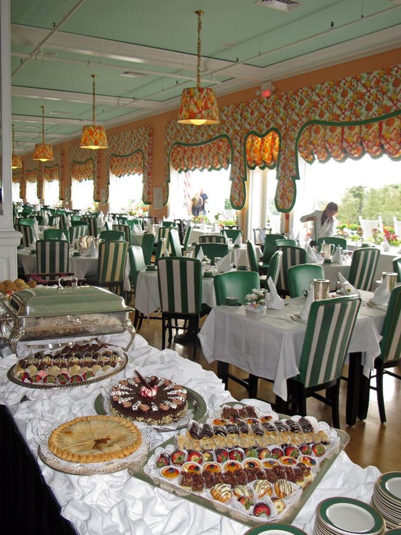 Michigan: Grand Hotel Main Dining Room lunch buffet (Mackinac Island)