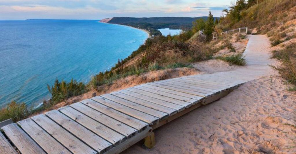 Michigan’s Hidden Nature Spots You Need to Visit for Relaxation and Recharging – 13 Scenic Escapes