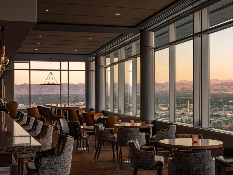 Peaks Lounge (Hyatt Regency) — Denver