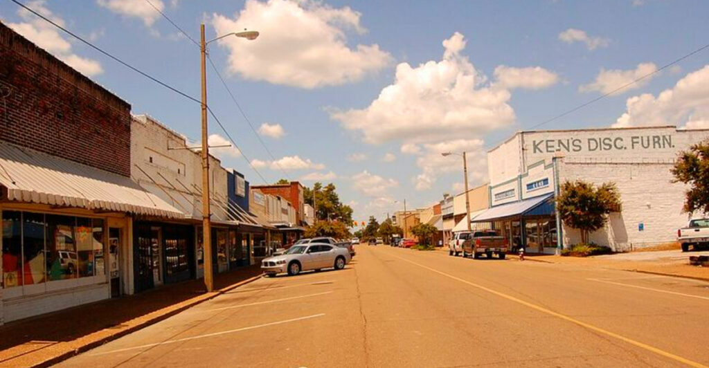 Mississippi’s Hidden Catfish Haven Locals Swear Serves the Best Fried Fish in America