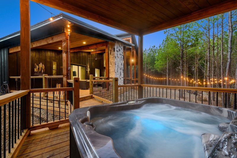 The Onyx — Broken Bow (Hochatown), Oklahoma