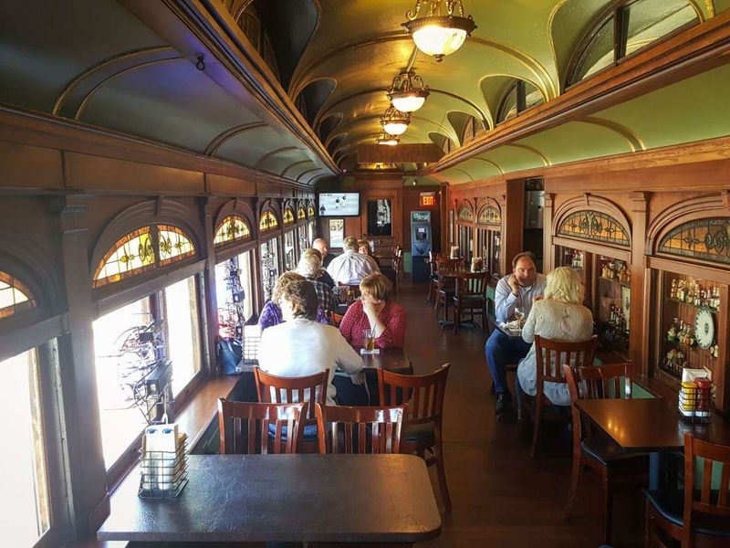 Bull Moose Bar & Grille – Sandwich