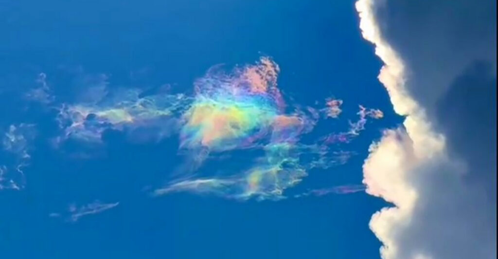 Mystery in the Clouds: Hong Kong’s Enchanting ‘Rainbow Stairway to Heaven’