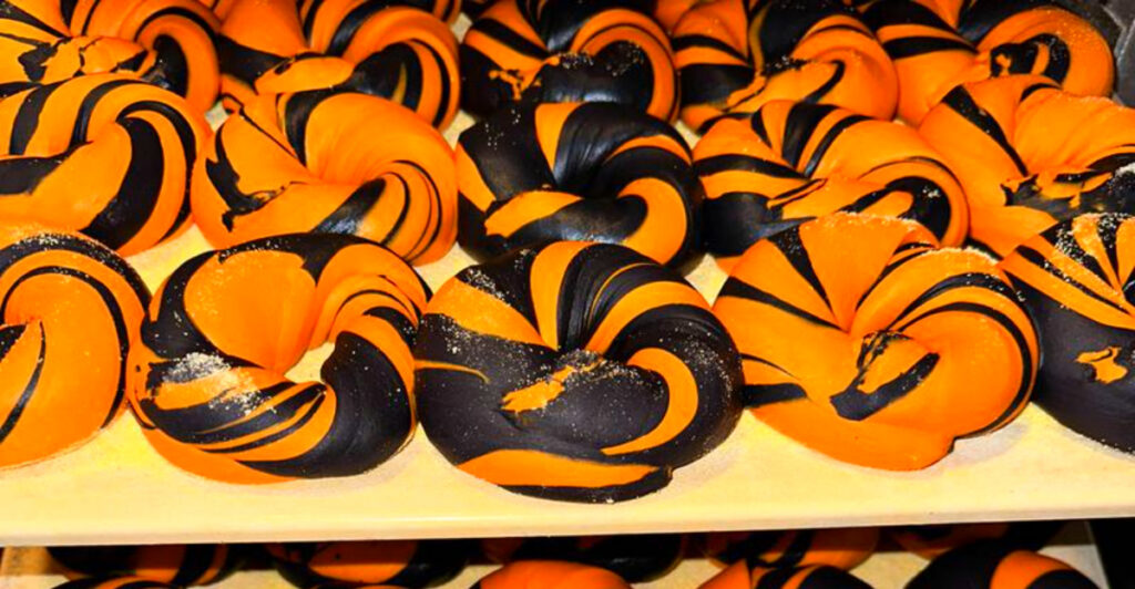 NYC’s 12 Spookiest Halloween Bagels You Can Actually Buy This October (2025 Edition)