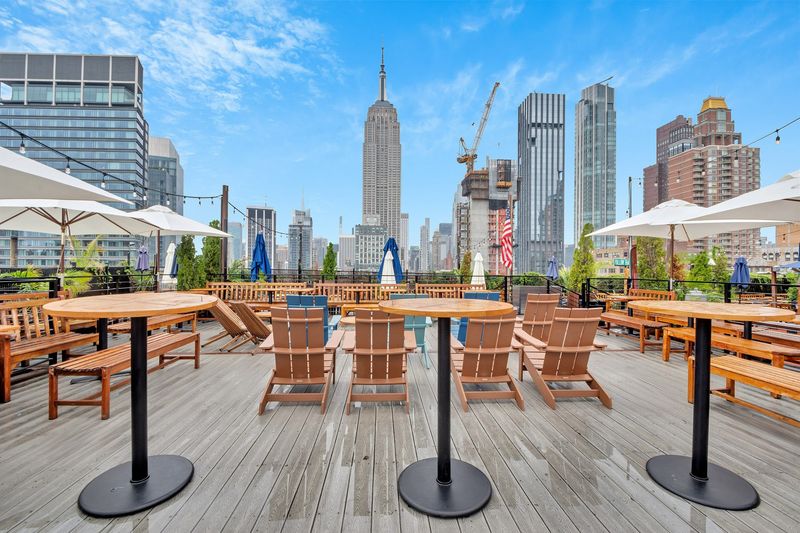 230 Fifth (Flatiron)