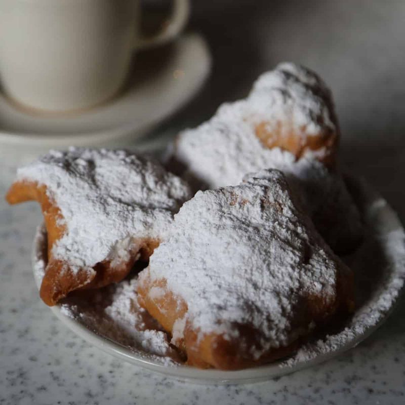 Beignets & café au lait at Café du Monde (New Orleans, LA)
