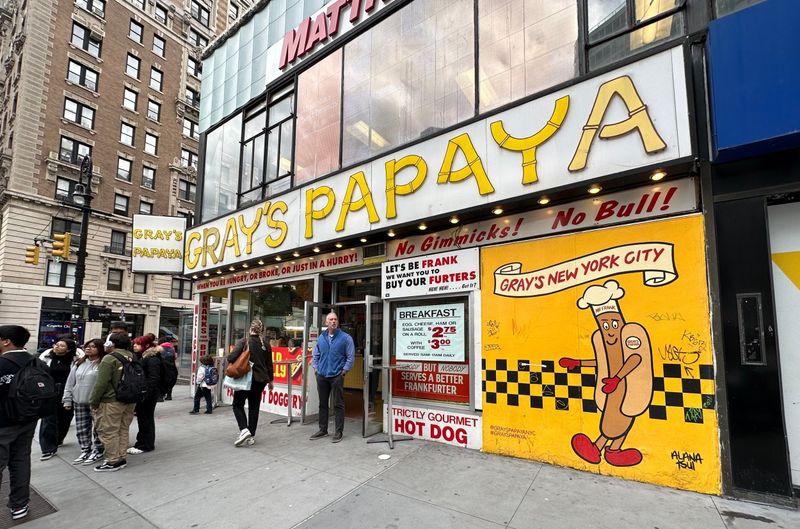 Gray's Papaya – New York City, New York