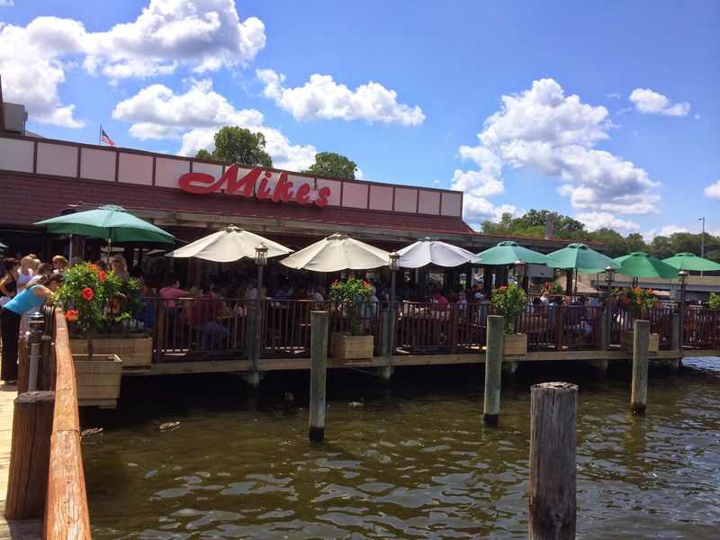 Mike's Crab House — Riva (South River)