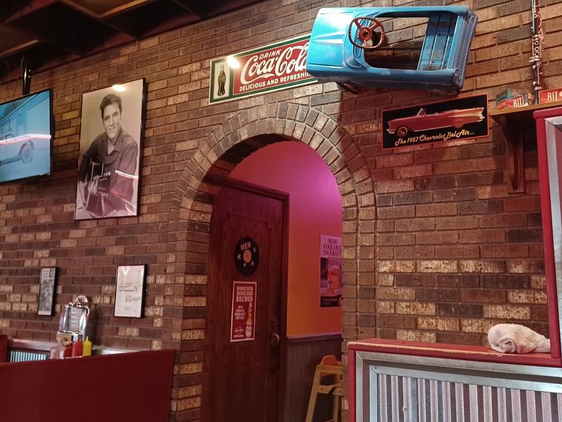 Rockin’ 50s Café