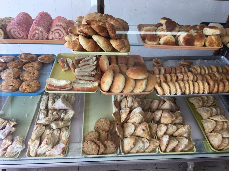 Lara’s Bakery