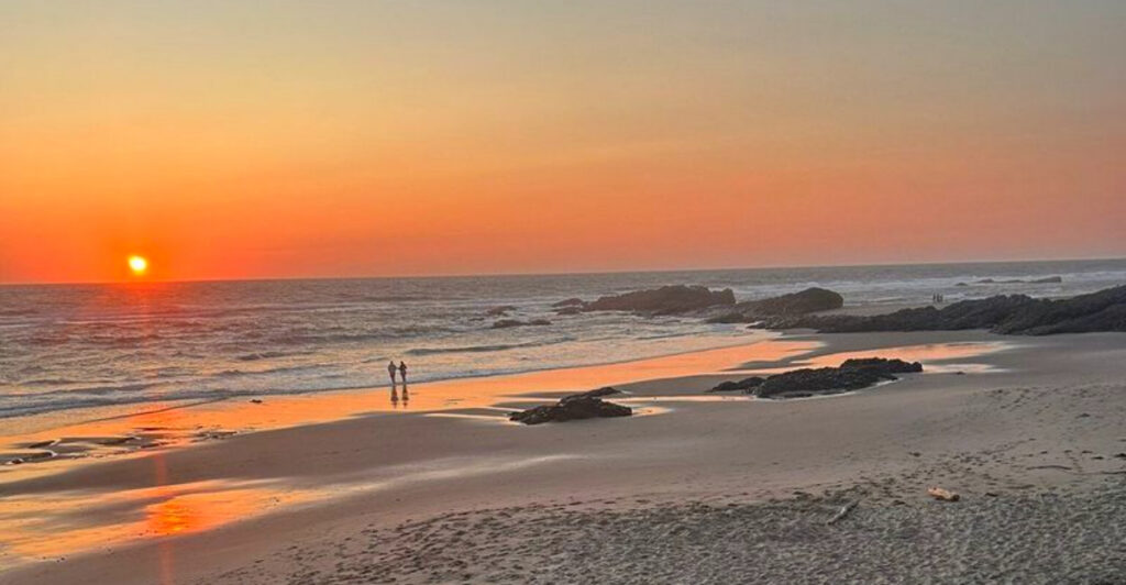 Oregon’s Only Beachfront Resort Hotel Offers Ocean Views and Dining