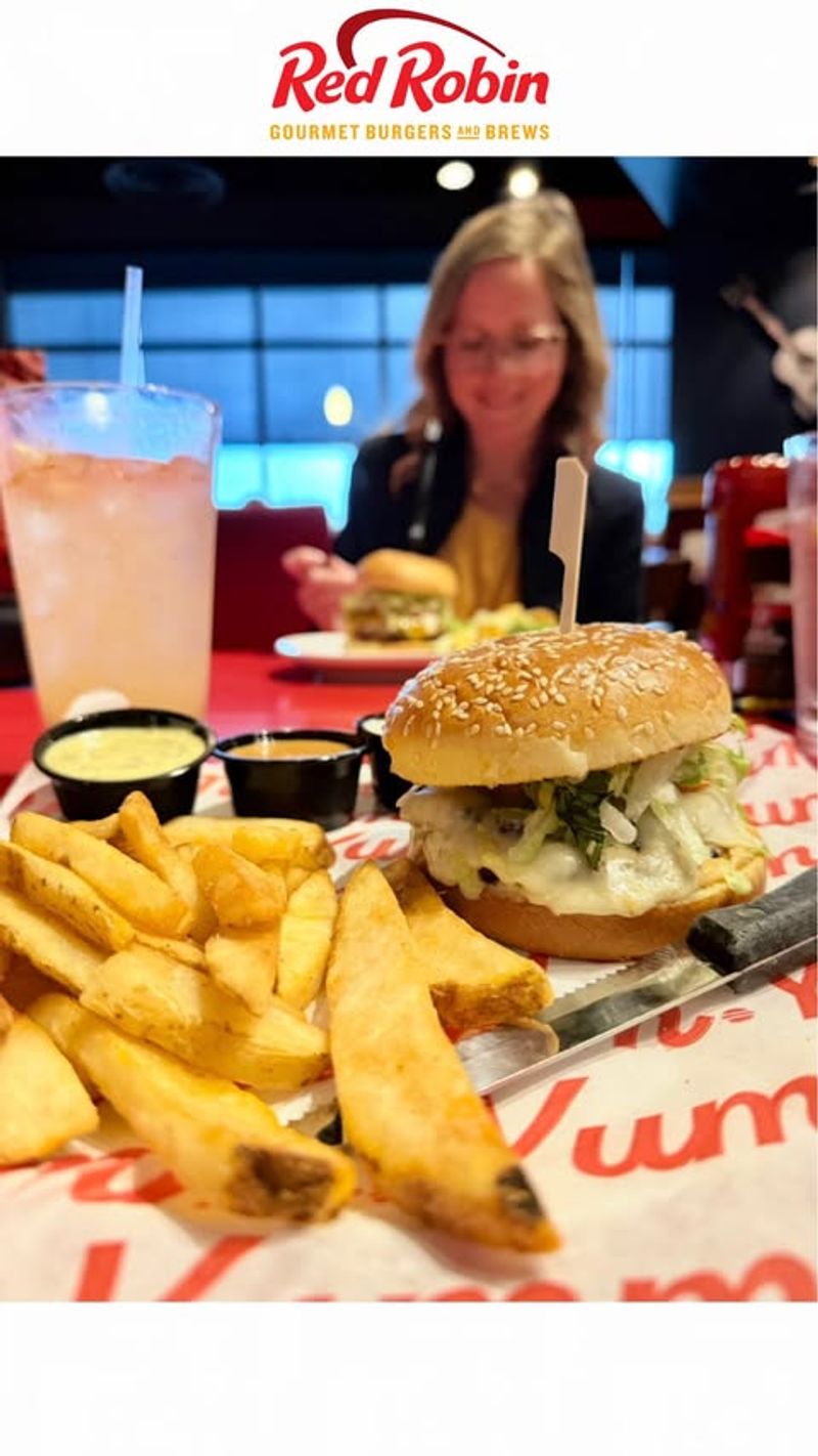 Red Robin — Big Yummm Burger Deal (Starts at $9.99, bottomless side + bottomless beverage)