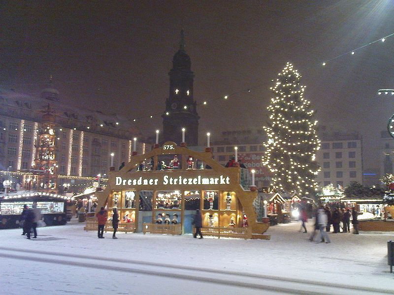 Dresden, Germany — Striezelmarkt