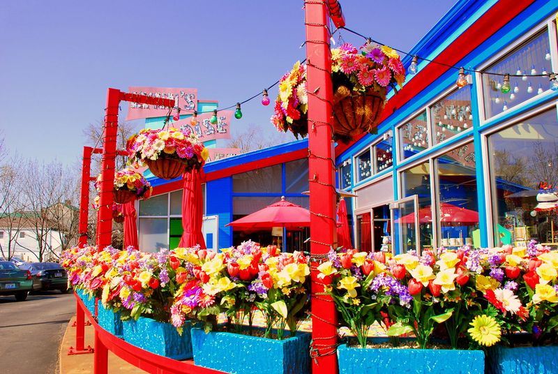 Lynn’s Paradise Café – Louisville