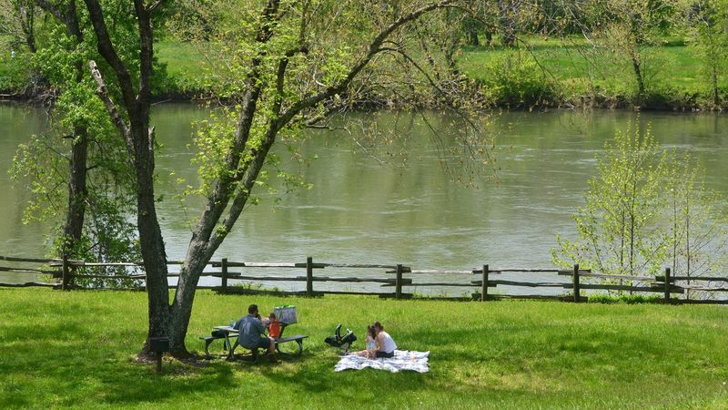 James River Visitor Center & Picnic Area (MP 63.7, VA)