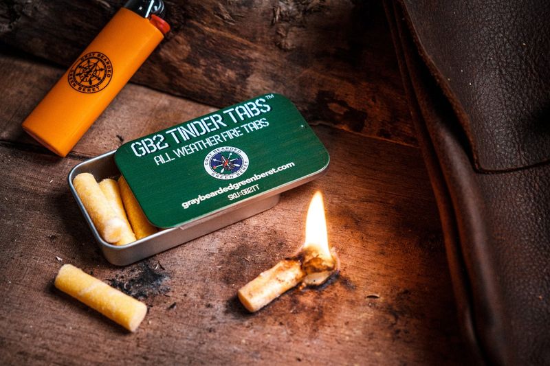 Fire starter (lighter + backup tinder)