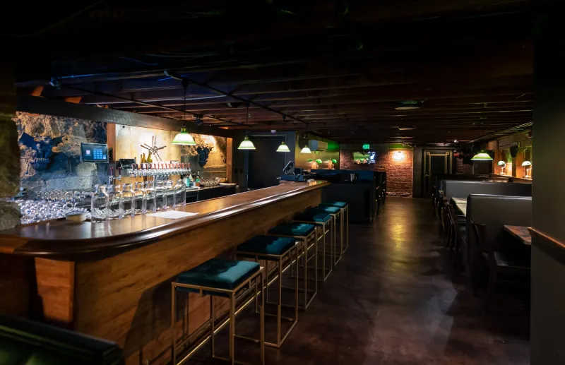 Venti's Café + Basement Bar (Salem)