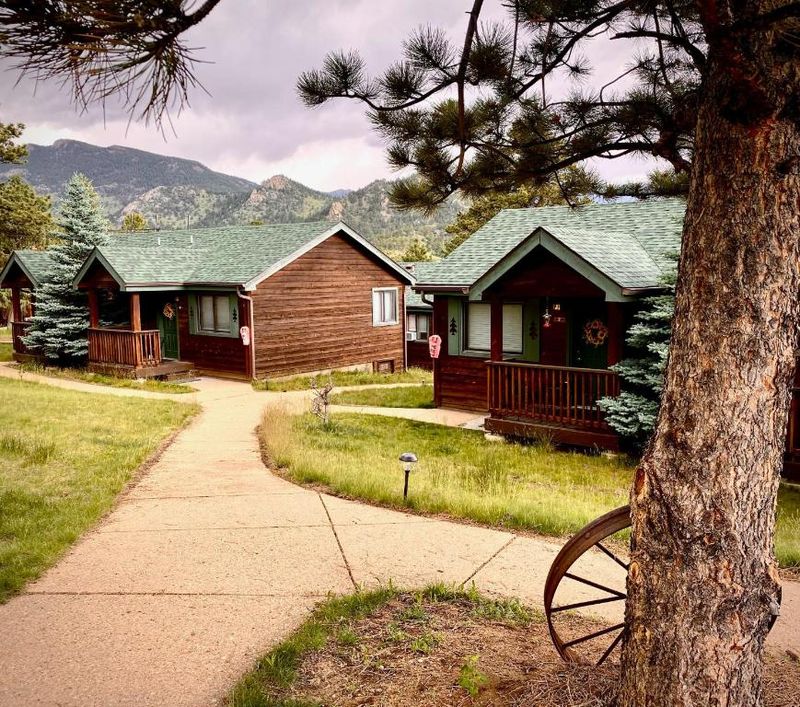 Mountain Shadows Romantic Getaway Couples Cabin — Estes Park, Colorado