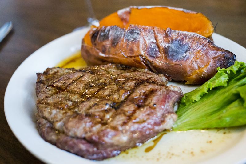 Lucky's Steakhouse